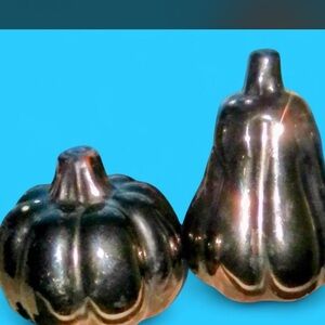 Elegant gold metallic Ceramic Pumpkin and Gourd Set salt and pepper shakers